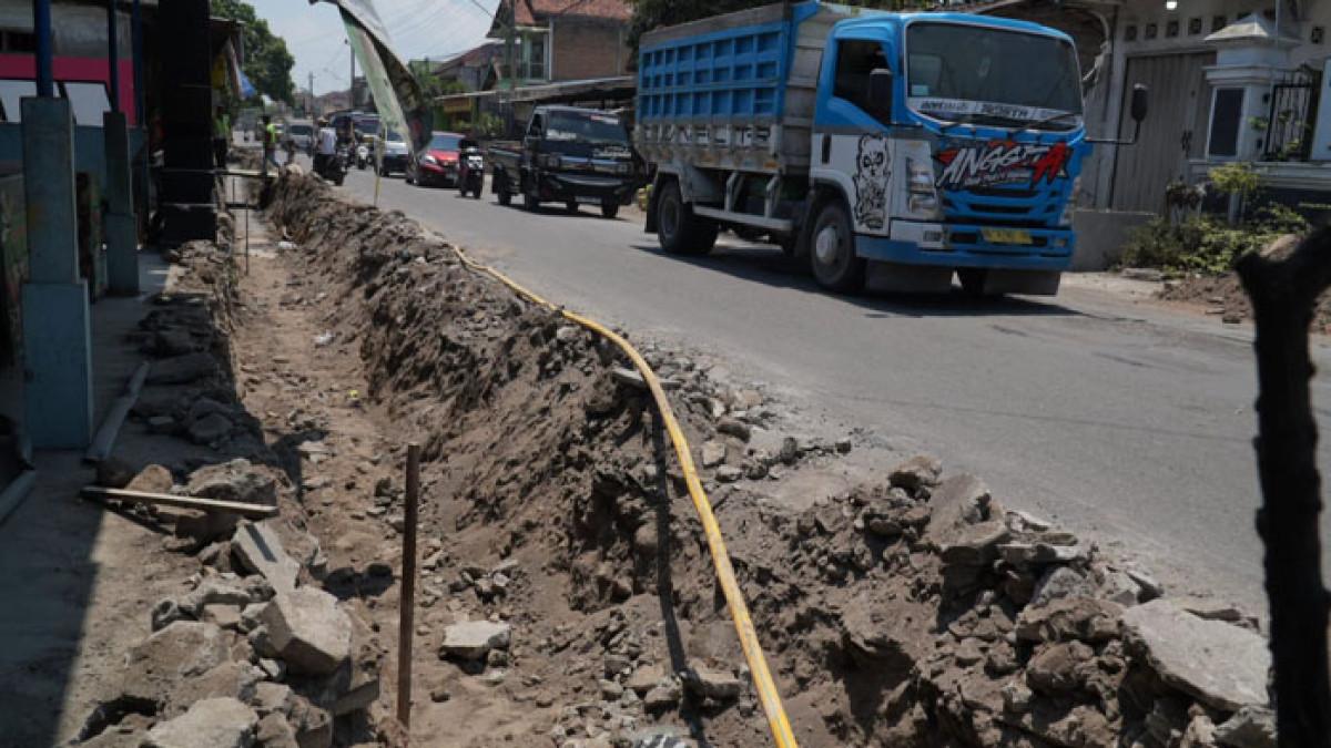 PERBAIKAN JALAN KLATEN - Perbaikan peningkatan jalan kabupaten, ruas Jalan Manisrenggo - Kadilajo, Kecamatan Manisrenggo, Kabupaten Klaten, Selasa (23/9/2025).