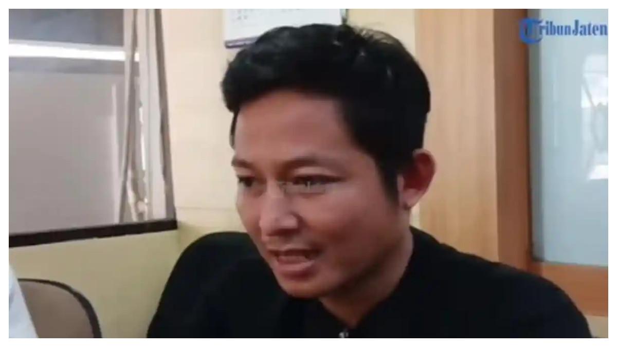 DOSEN UNTAG TEWAS - Tangkapan layar kakak DLL, Perdana Cahya Devian Melasco, biasa dipanggil Vian, di Kota Semarang, Kamis (21/11/2025). Ia menceritakan keluarga sempat dihubungi AKBP Basuki setelah adiknya tewas.