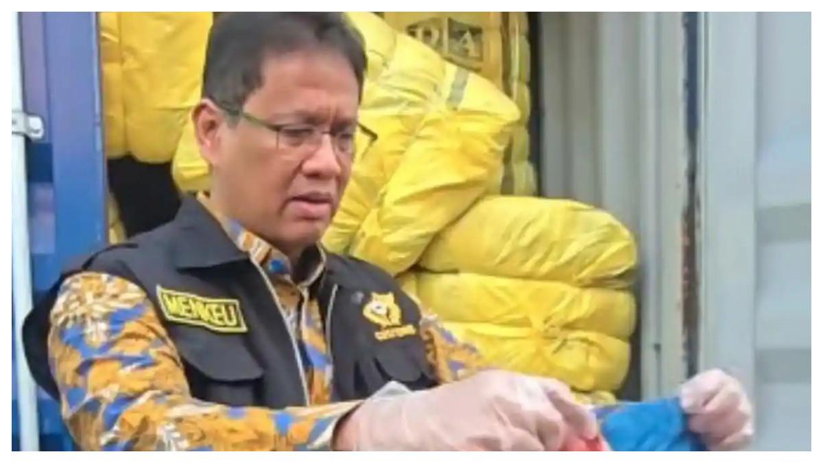 Pernyataan Menkeu Purbaya mengejutkan pedagang thrifting, karena ia tegas melarang impor baju bekas yang ingin dilegalisasi.