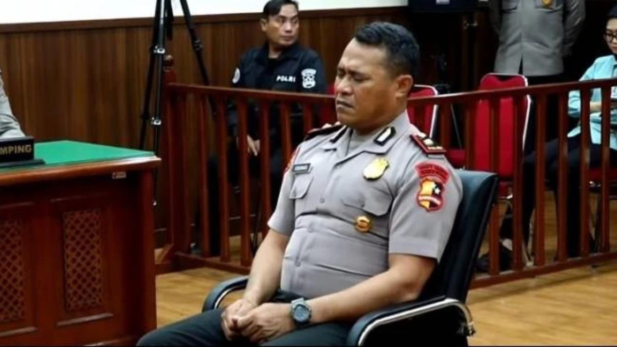 AFFAN TERLINDAS RANTIS - Komandan Batalyon (Danyon) Resimen IV Korps Brimob (Korbrimob) Polri Kompol Cosmas K Gae menjalani sidang etik di ruang sidang di Gedung TNCC Mabes Polri, Jakarta, Rabu (3/9/2025).