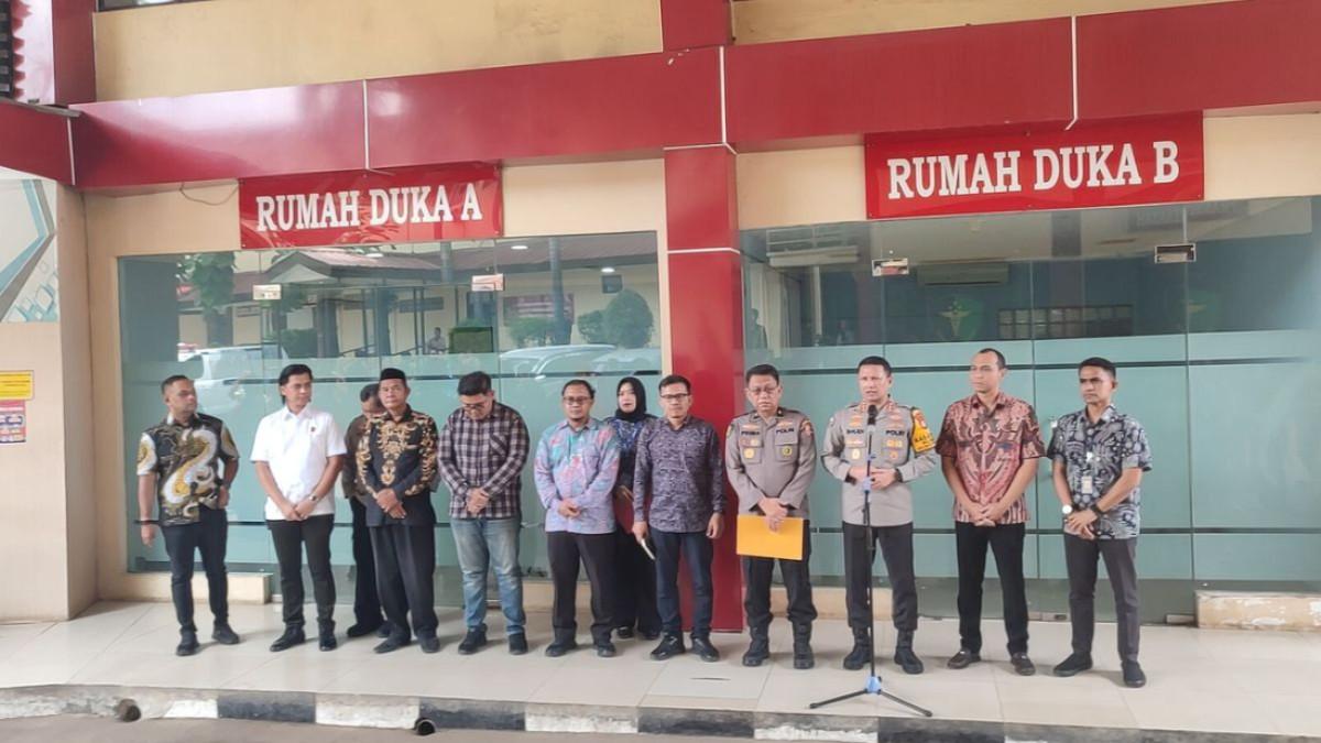 Proses penyerahan dua jenazah Reno Syahputra Dewo dan Muhammad Farhan,