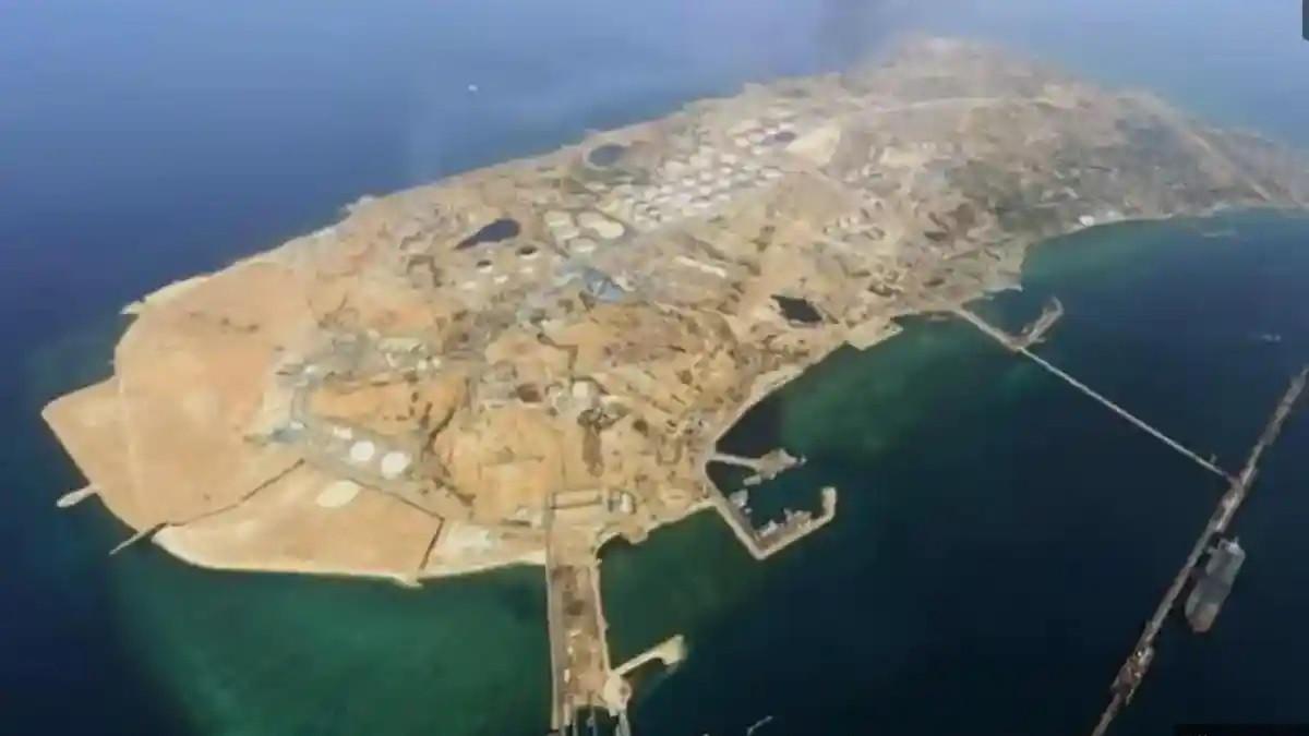 SERANG PULAU KHARG - Presiden Amerika Serikat (AS) Donald Trump menginformasikan telah 'menghancurkan' target militer di Pulau Kharg, Iran