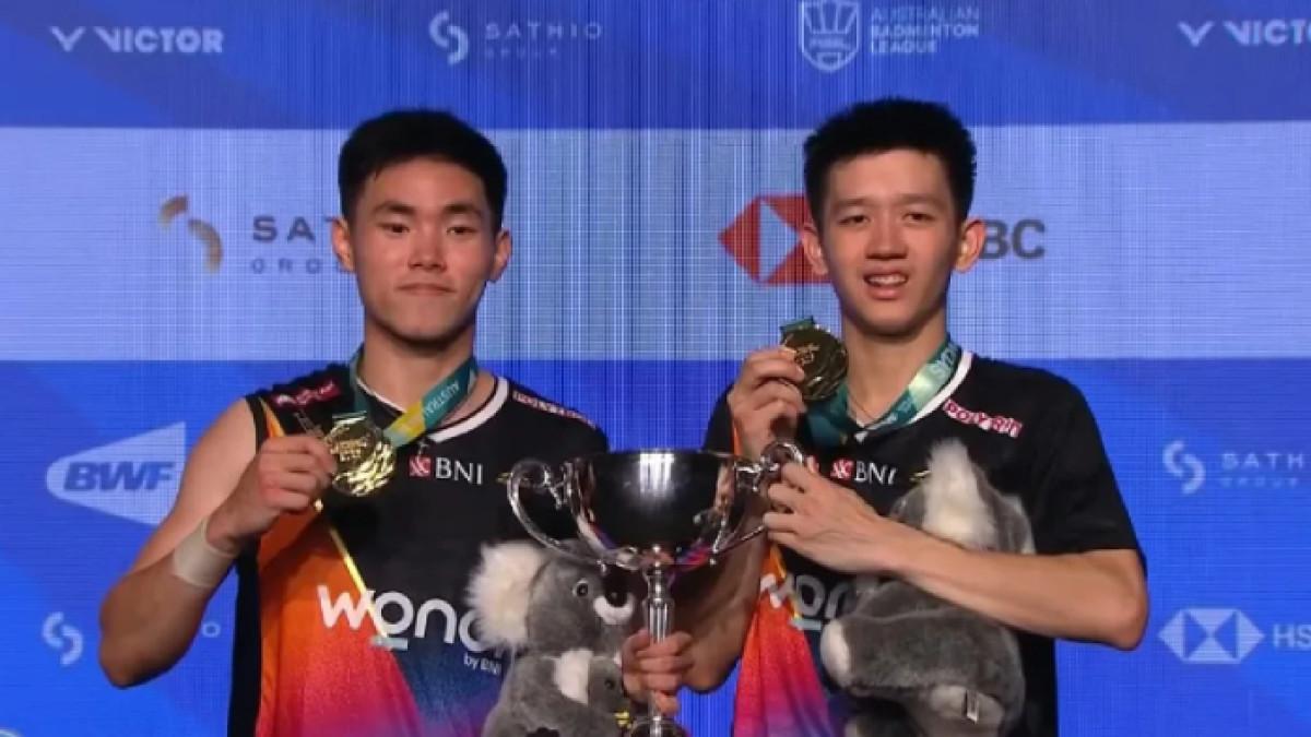 RAYMOND DAN NIKOLAUS - Raymond Indra dan Nikolaus Joaquin, ganda putra bulu tangkis Indonesia menang di Australian Open 2025, Minggu (23/11/2025), di Quaycentre, Olympic Boulevard.