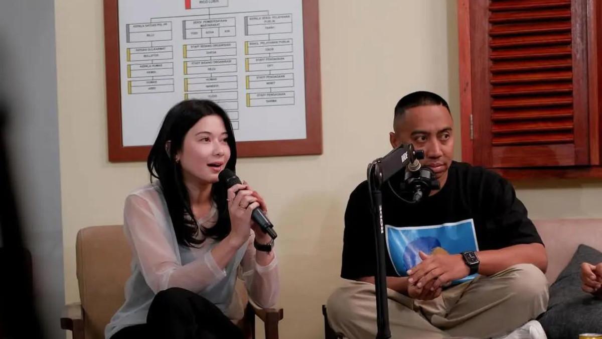 IRIS WULLUR DAN RICO LUBIS -  Potongan video percakapan antara Rico Lubis dan Iris Wullur yang diambil dari siaran langsung YouTube Localfest ramai dibicarakan.