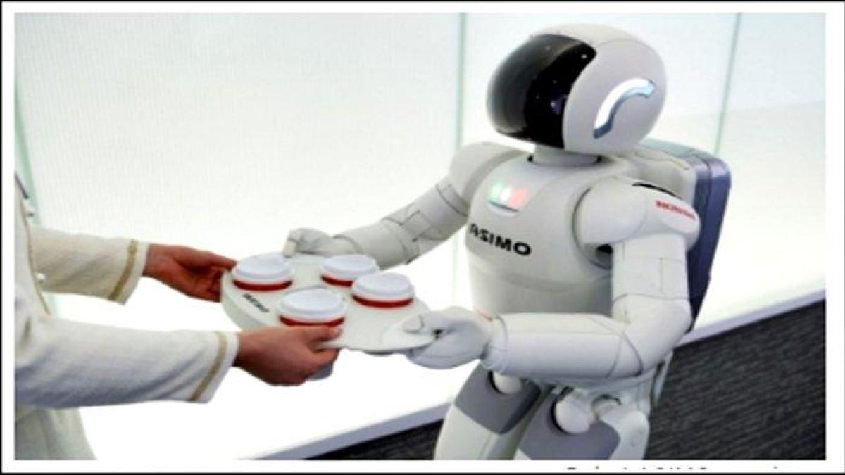 Robot ASIMO, adalah robot humanoid yang dikembangkan oleh Honda. (honda-indonesia.com)