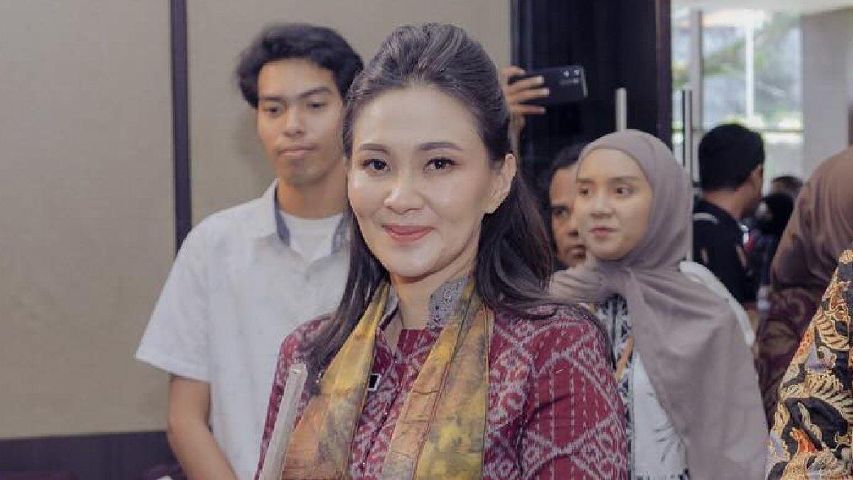 SHERLY TJOANDA - Sherly Tjoanda Laos 