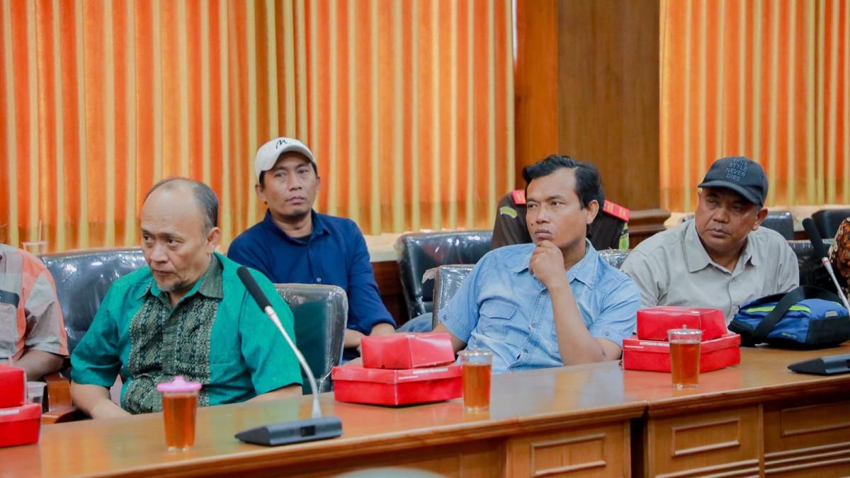 KELOLA PARKIR KLATEN - Sosialisasi Pengelolaan Parkir Tepi Jalan Umum yang digelar di Ruang Rapat Utama Gedung B2 Setda Klaten, Kamis (20/11/2025).