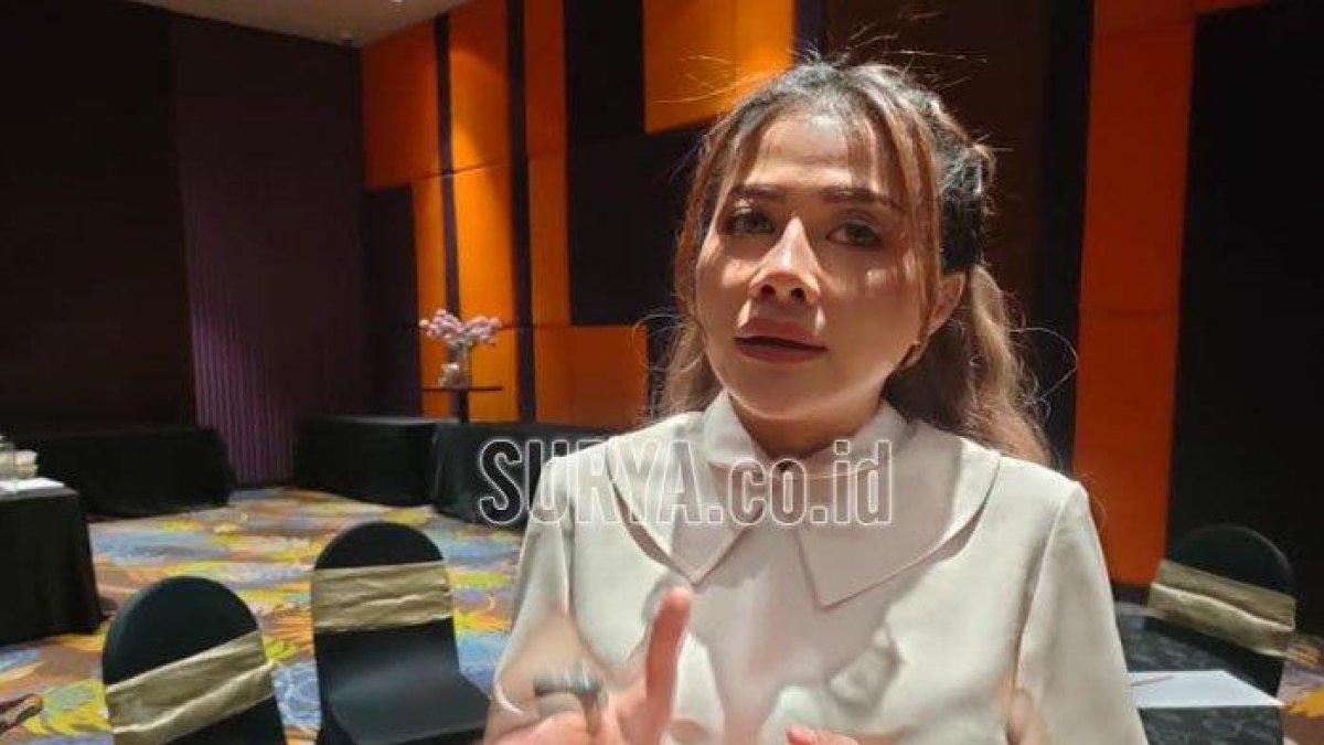 Sosok Asrilia Kurniati, Maju Independen Pilkada Kota Surabaya 2024, Pasangan dengan Cak Satria