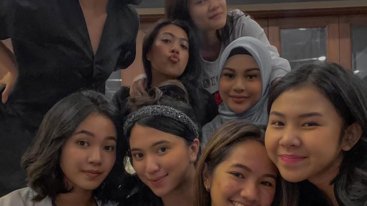 Sosok Shanindya Naurashalika calon istri Edgar, adik bungsu dari Raditya Dika. Seorang influencer yang berteman dekat dengan para artis.