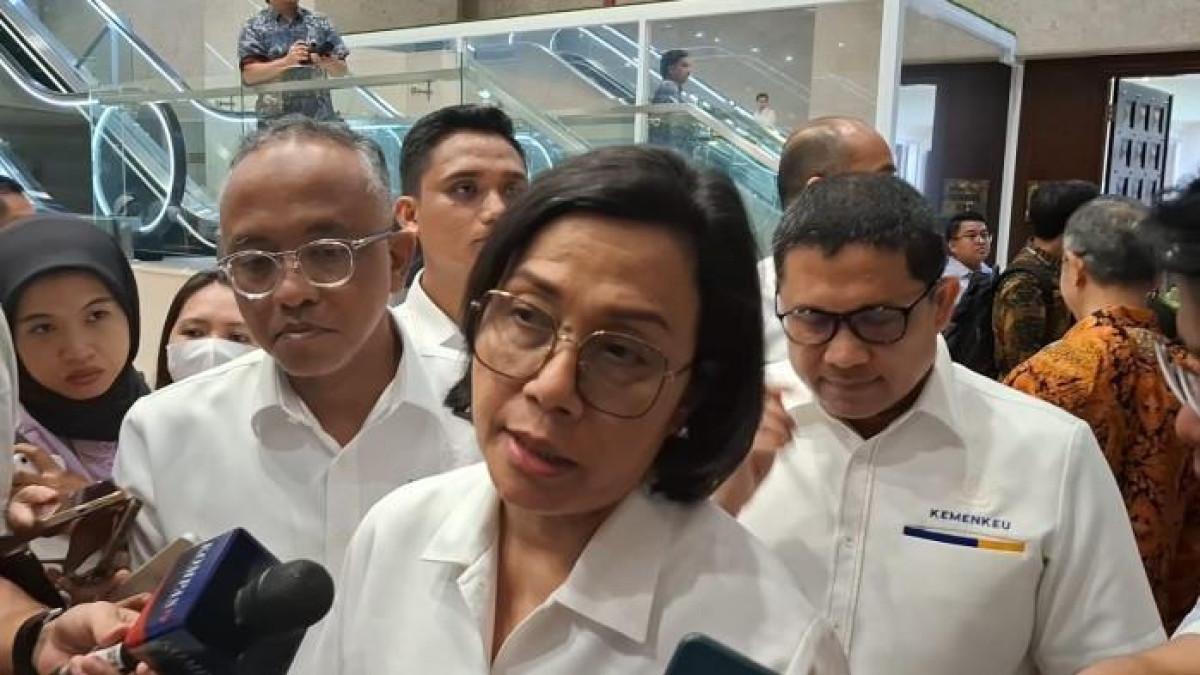 BERI PERNYATAAN - Menteri Keuangan (Menkeu) Sri Mulyani saat Rapat Kerja dengan Komisi XI DPR RI. Pasca-rumahnya dijarah, Menteri Keuangan Sri Mulyani menuliskan pernyataan yang cukup panjang melalui akun Instagram-nya, Senin (1/9/2025). Ini isinya.