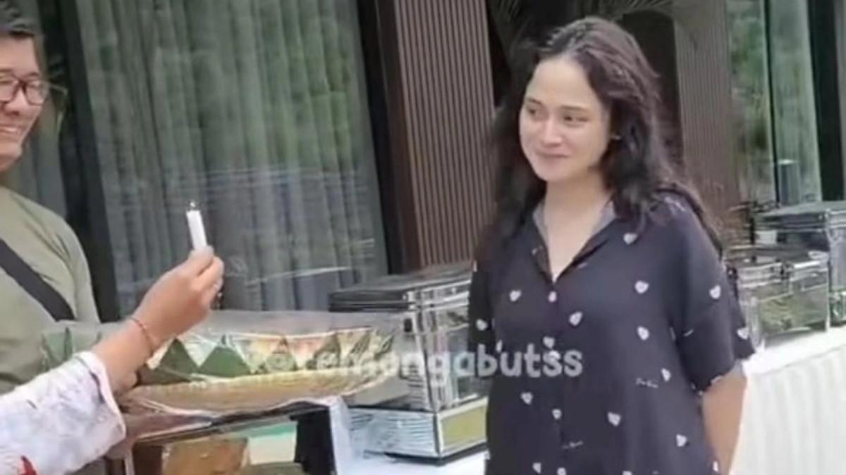 PENAMPILAN ARTIS VIRAL - Syifa Hadju viral usai beredar video dirinya dengan rambut keriting alami saat terima kejutan dari teman.