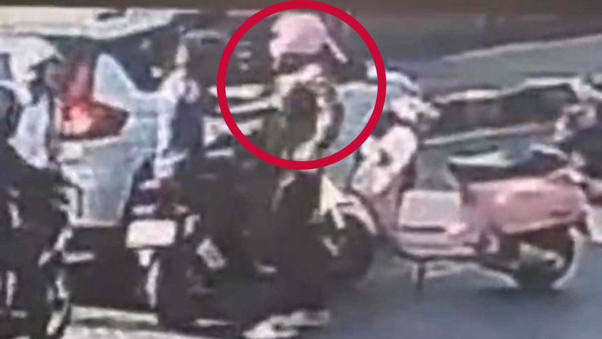 Tangkapan layar dari rekaman CCTV kejadian pemukulan di Jalan Ampera Raya, Pasar Minggu, Jakarta Selatan pada Senin (22/9/2025) pagi.