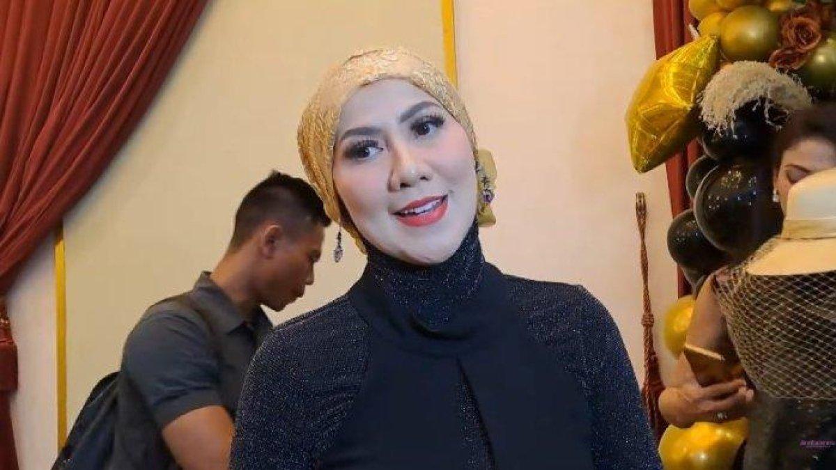 Venna Melinda berduka ayahnya meninggal