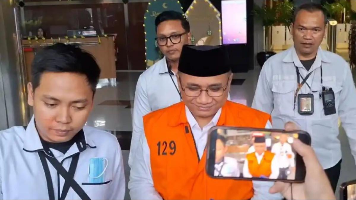 YAQUT EKS MENAG - Eks Menteri Agama (Menag) Yaqut Cholil Qoumas usai menjalani pemeriksaan sebagai tersangka di Gedung Komisi Pemberantasan Korupsi (KPK), Rabu (25/3/2026).