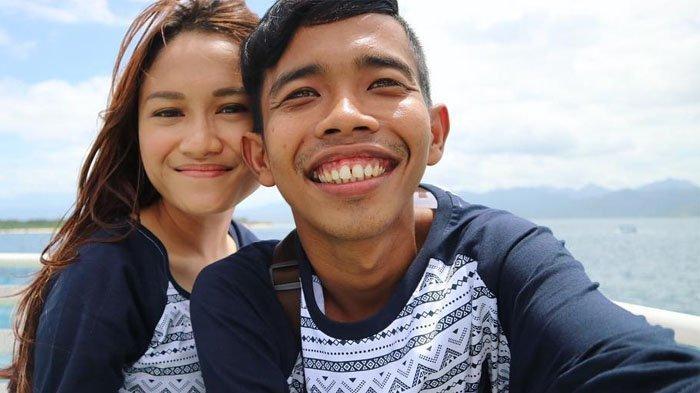 PENGAKUAN KDRT ISTRI - Karen Hertatum mengungkap dugaan kekerasan dalam rumah tangga yang dialaminya selama menikah dengan Dede Sunandar dalam tayangan podcast, Senin (11/5/2026).