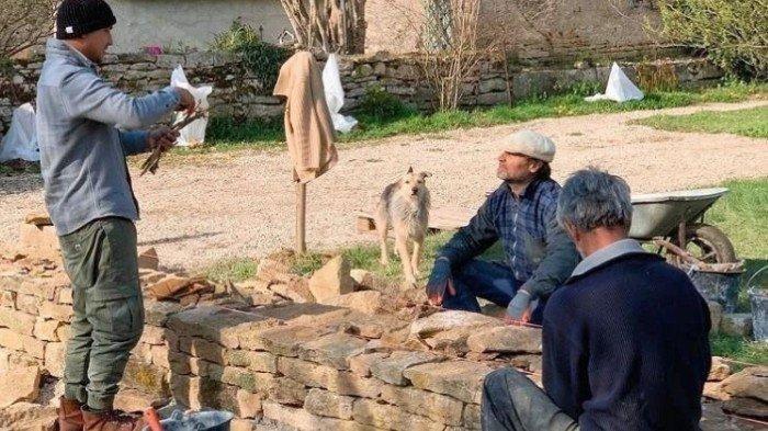 Hamish Daud bantu bangun rumah di Prancis