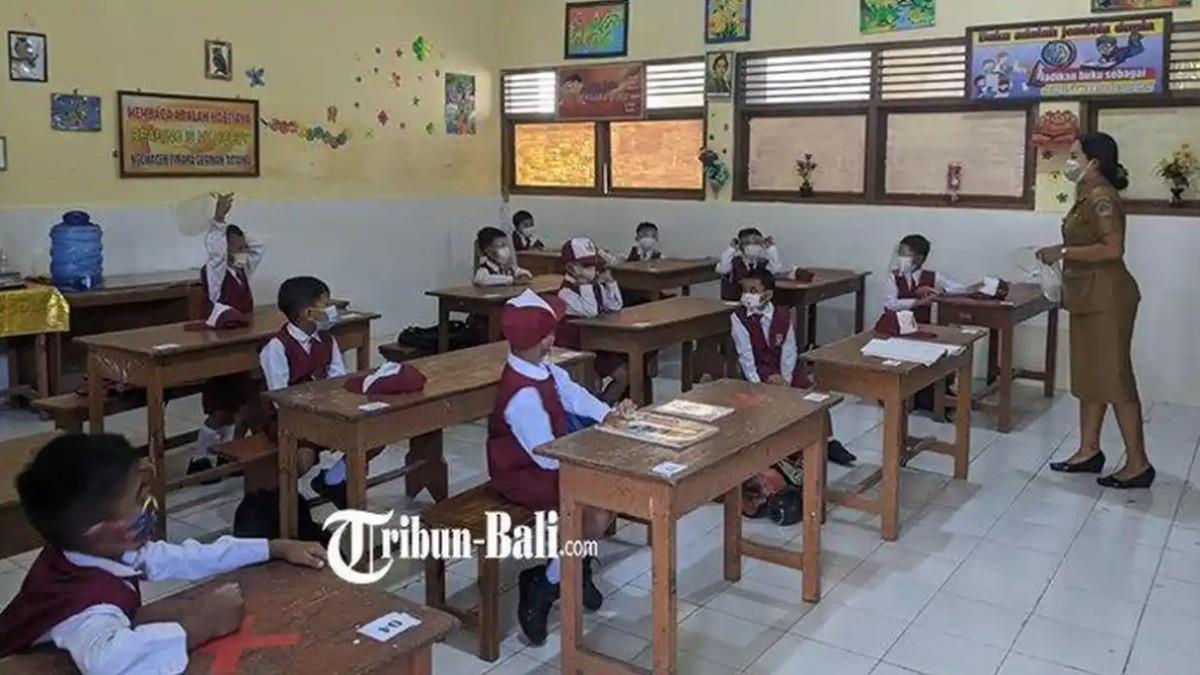 KUNCI JAWABAN INFORMATIKA  - Pembelajaran tatap muka hari pertama di SD N 1 Semarapura Kangin, Klungkung, Bali, Senin 27 September 2021. Simak kunci jawaban Informatika kelas 6 halaman 82.