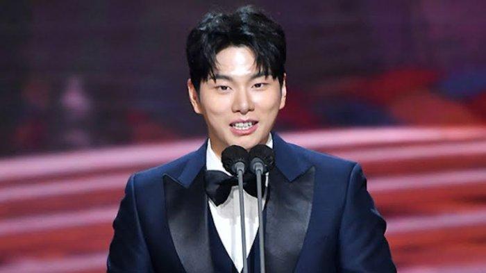Lee Yi Kyung menang penghargaan di KBS Drama Awards 2021.