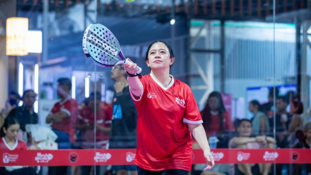 potret Puan Maharani, Ketua Dewan Perwakilan Rakyat Republik Indonesia sedang main padel