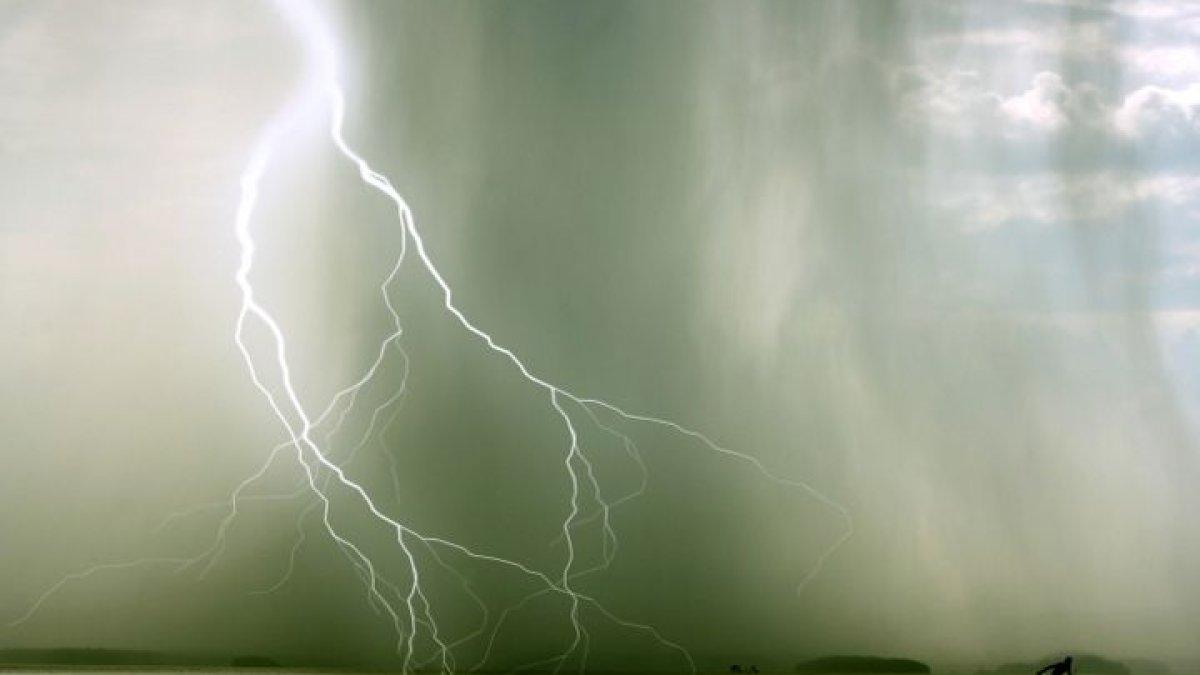 Spill! Warning BMKG, Kondisi Cuaca Selasa 19 Maret 2024: Hujan, Petir, Badai di Jatim, Aceh, Kaltim