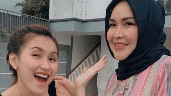 Ayu Ting Ting tumbang usai manggung, dirawat intensif. Doa Umi Kalsum jadi sorotan, netizen minta Ayu istirahat total.