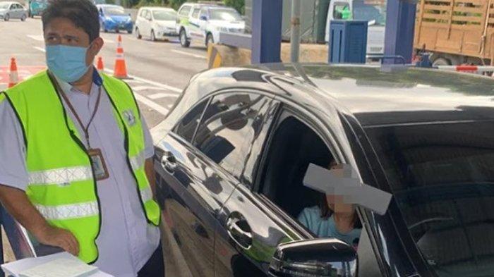 Buat Malu! Wanita Pakai Mobil Mewah Tapi Ketahuan Tak Bayar Tol Sebanyak 45 Kali