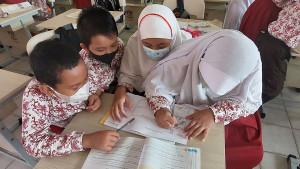 24-Soal-Dan-Jawaban-Seni-Rupa-Kelas-6-Semester-1-Peralatan-Yang-Biasa-Digunakan-Untuk-Membuat-Patung.jpg
