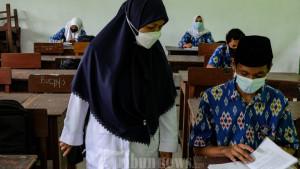 50-Soal-dan-Jawaban-TKA-Informatika-Kelas-12-Profesi-Bidang-IT-Yang-Bertugas-Melakukan-Pengujian.jpg