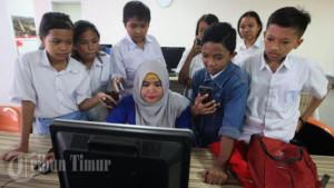 Bahasa-Indonesia-kelas-7-halaman-65-Kembangkan-cerita-fantasi-kalian.jpg