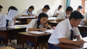 Bahasa-Inggris-kelas-11-halaman-47-Which-one-is-organized-and-which-one-is-unorganized.jpg