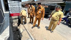 Bupati-Hamenang-dan-Wabup-Benny-pantau-progres-peningkatan-jalan-Klaten.jpg