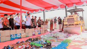 Bupati-Klaten-Hamenang-Wajar-Ismoyo-barang-bukti-miras.jpg