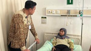 Bupati-Klaten-Hamenang-Wajar-Ismoyo-jenguk-siswa-yang-di-RSUD-Bagas-Waras-1.jpg