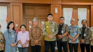 Bupati-Klaten-Hamenang-Wajar-Ismoyo-mempertemukan-pihak-sekolah.jpg