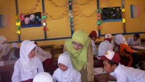 Jawaban-Bahasa-Indonesia-Kelas-4-Halaman-52-Mengapa-Pengendara-Sepeda-Motor-Itu-Marah-Kepada-Rudi.jpg