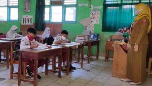 Jawaban-Pendidikan-Pancasila-Kelas-4-Halaman-65-Pernahkah-Mengikuti-Kegiatan-Kerja-Sama-Antarwarga.jpg