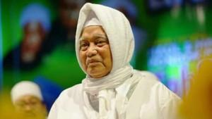 KH-ANWAR-MANSHUR-KH-Anwar-Manshur-pengasuh-tertinggi-Pondok-Pesantren-Lirboyo-Kediri.jpg