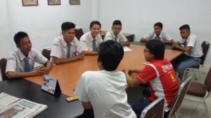 Kunci-Jawaban-Bahasa-Indonesia-Kelas-10-Jangan-Serahkan-Mobil-Dan-Surat-suratnya-Begitu-Saja.jpg