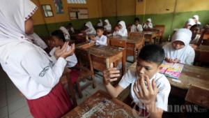 Kunci-Jawaban-Bahasa-Indonesia-Kelas-4-Berdasarkan-Ada-Atau-Tidaknya-Objek-Di-Dalam-Kalimat.jpg