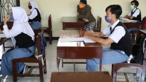 Kunci-Jawaban-Bahasa-Inggris-Kelas-11-Halaman-101-Giving-Opinion-It-Seems-Like-She.jpg