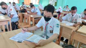 Kunci-Jawaban-Bahasa-Inggris-Kelas-11-Halaman-113-Why-Is-Jogging-The-Easiest-Sport-For-Everyone.jpg