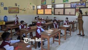 Kunci-Jawaban-Bahasa-Inggris-Kelas-8-Halaman-114-Work-With-A-Classmate-What-Can-You-Tell-About-The.jpg