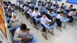 Kunci-Jawaban-IPA-Kelas-7-Halaman-53-Kalian-Tidak-Dapat-Menghancurkan-Baja-Dengan-Tangan-Kalian.jpg