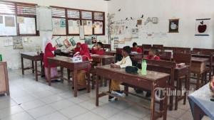 Kunci-Jawaban-Matematika-kelas-4-Halaman-27-Helen-Membantu-Ibu-Menjual-Makanan-Ringan-Di-Warung.jpg