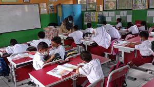 Kunci-Jawaban-PAI-Kelas-3-BAB-3-Semester-1-Salah-Satu-Ciri-Anak-Yang-Berbakti-Kepada-Orang-Tua.jpg