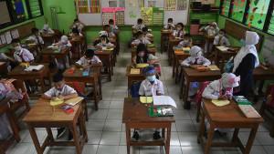 Kunci-Jawaban-PAI-Kelas-5-Halaman-105-Pemberian-Bahan-Makanan-Pokok-Hanya-Diberikan-Pada-Saat-Malam.jpg