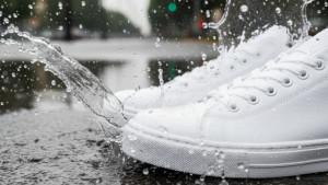 Simak-tips-lengkap-merawat-sepatu-yang-terkena-hujan.jpg
