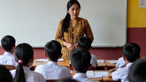 guru-di-kelas-mengajar.jpg