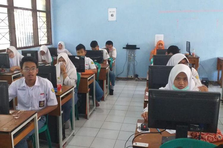 Contoh-Latihan-Soal-TKA-Bahasa-Inggris-SMA-2025-A-Researcher-Is-Studying-The-Effects-Of-Nutrition.jpg