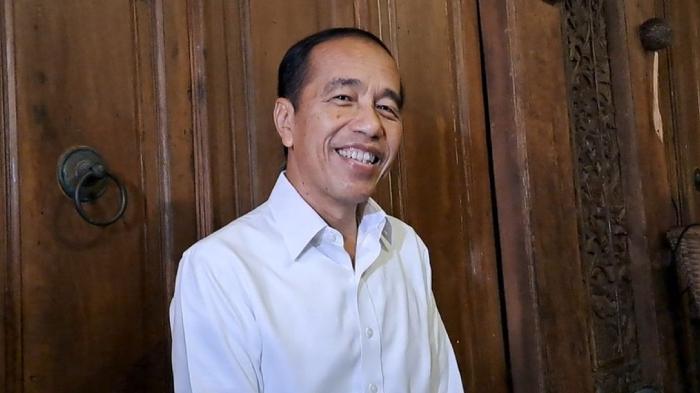 IJAZAH-PALSU-JOKOWI-Joko-Widodo-di-Wedangan-Pendopo-Mangkubumen-Solo-Senin-4112024.jpg